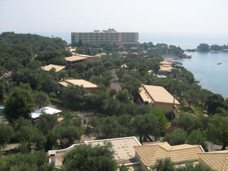 Alberghi sulla costa dell isola corfu foto